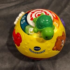 VTECH WIGGLE & CRAWL BALL INTERACTIVE ANIMAL NOISES COUNTS ROLLS AROUND 4T SONGS